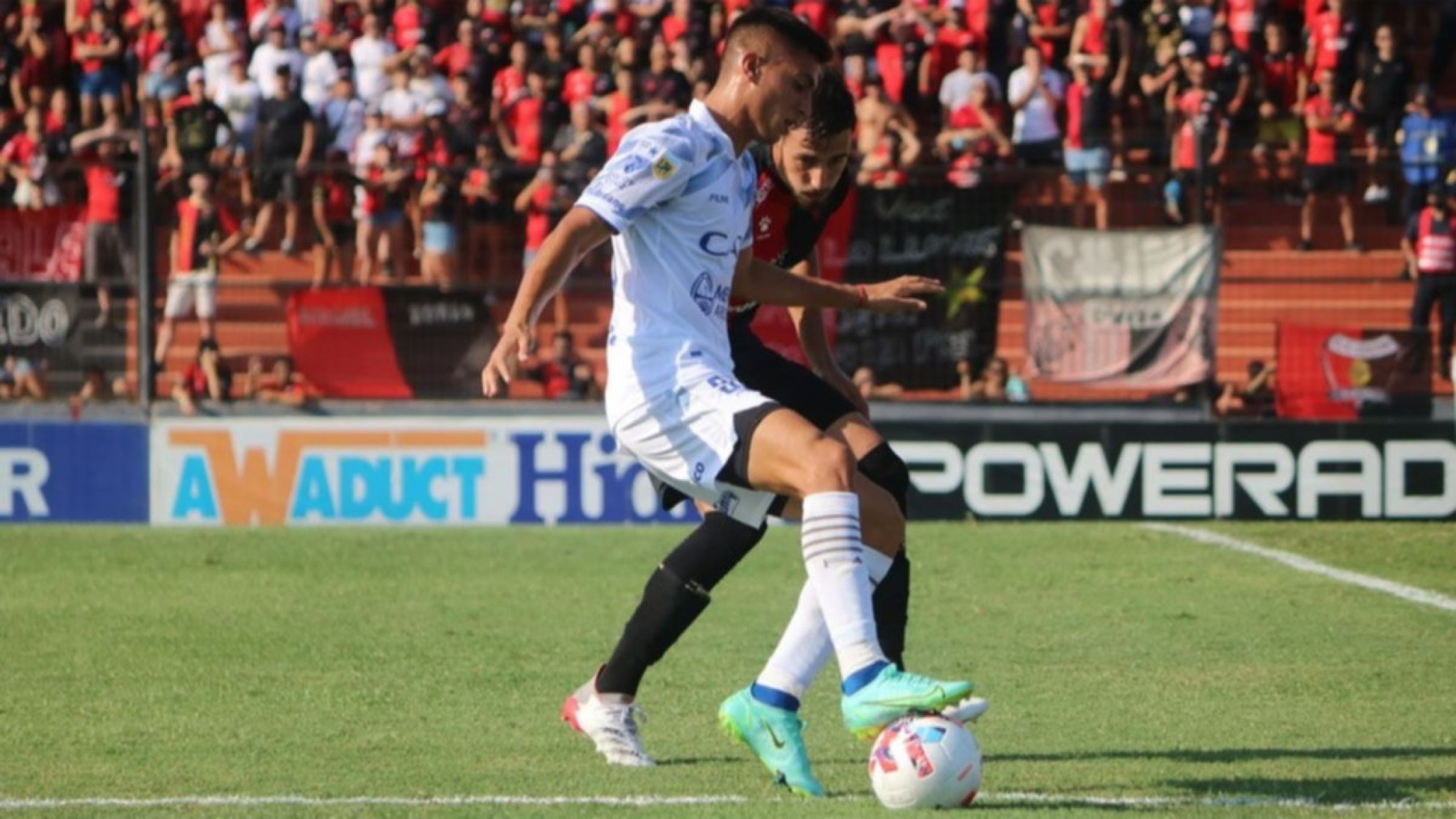 El Tomba cayó 3-1 en su visita a Colón y está en una situación límite para reaccionar
